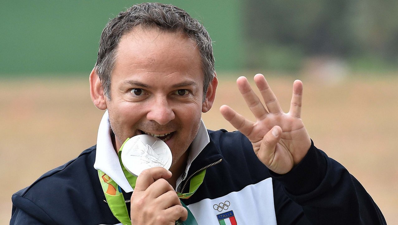 Pellielo an ageless champion: silver in the men's trap. Italy on 9 medals